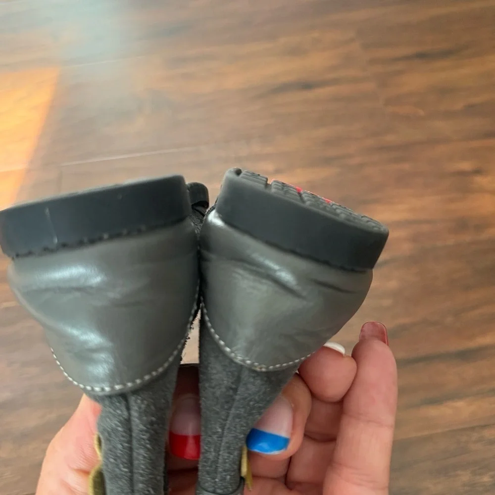 See Kai Run Delilah Suede Gray Boots w Flowers for Everyday Adventures-Size 3